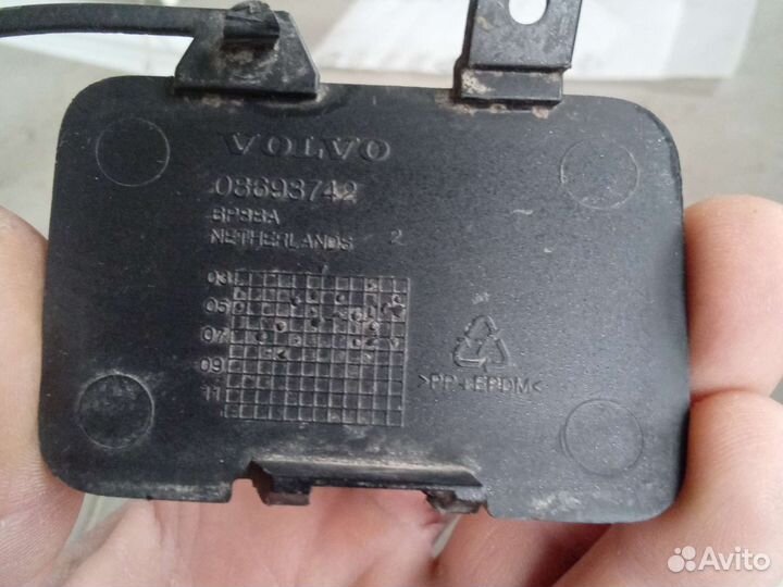 Вольво S60 лючёк буксировочного крюка