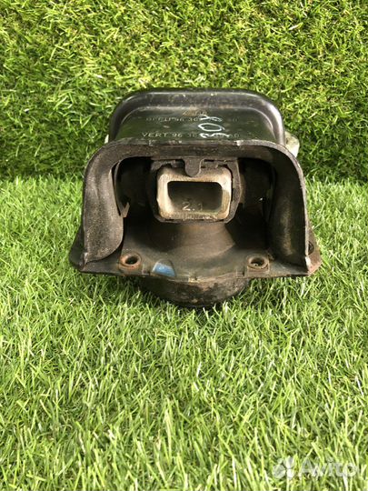 Опора двигателя правая Citroen C4