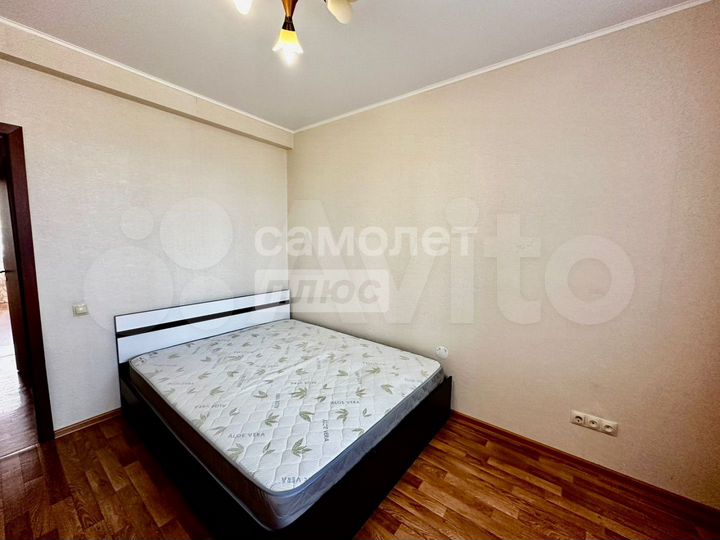 Доля в 2-к. квартире, 57,6 м², 3/17 эт.