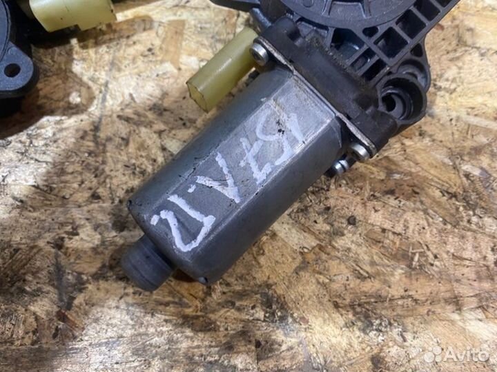 Моторчик стеклоподъемника Ford Fusion 1.4 2008