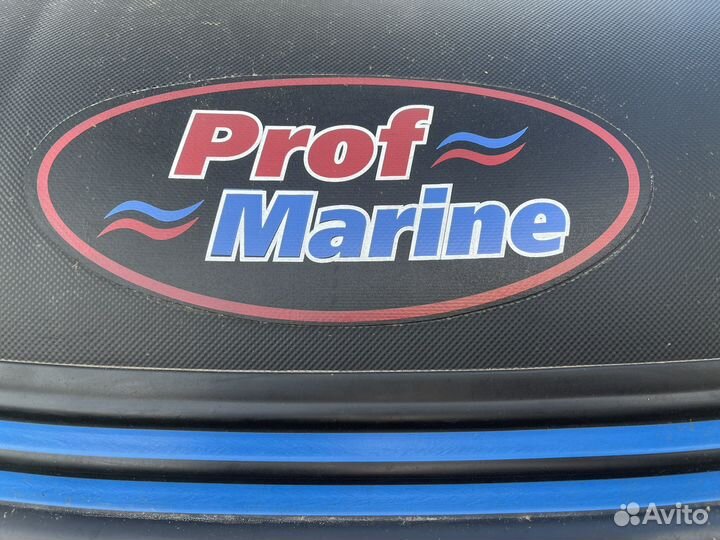 Лодка с мотором и прицепом