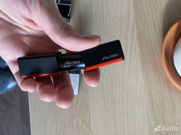 Матовая помада Shiseido ModernMatte