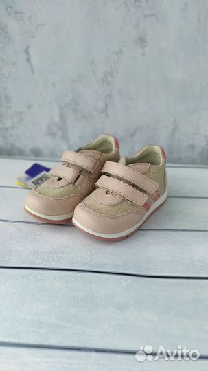 Кроссовки для девочки