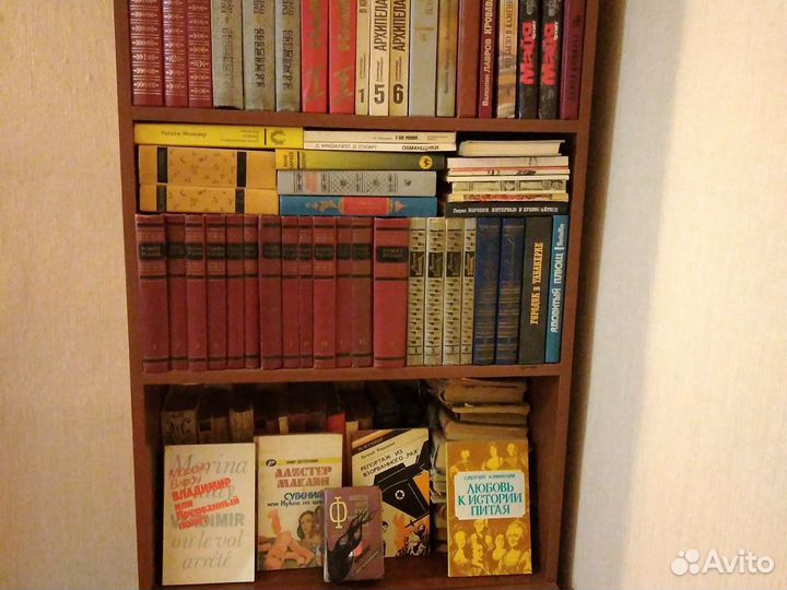 Домашняя библиотека в отличном состоянии