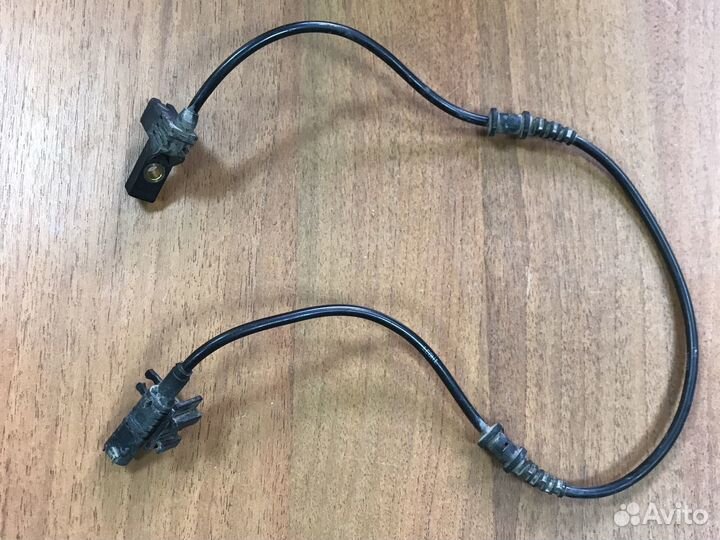 Кабель датчика передних колодок Mercedes W220