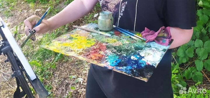 Преподаватель изо