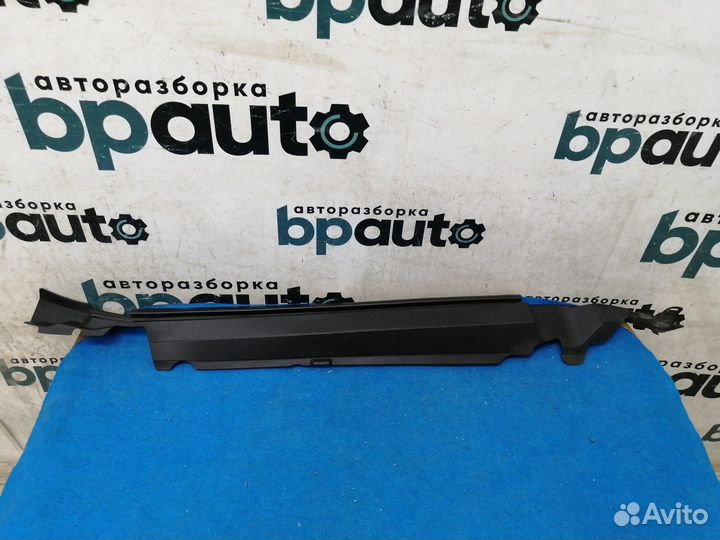 Уплотнитель крыла левый сверху под капотом