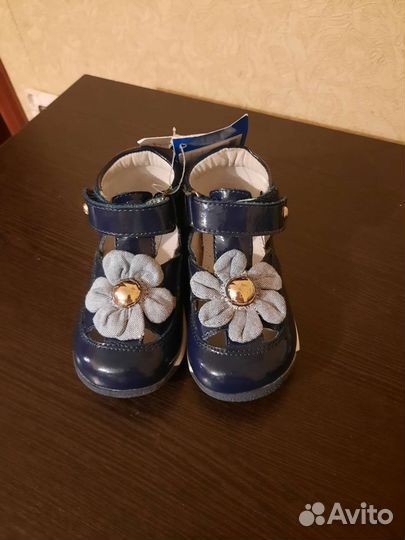 Туфли для девочки новые