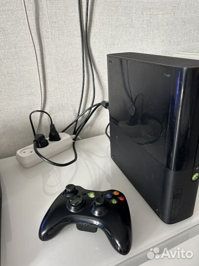 Xbox 360 E 1tb freeboot прошитая+200 топ игр