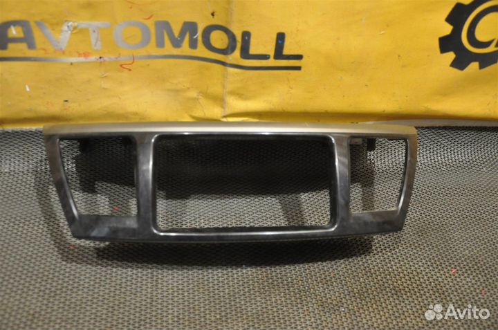 Консоль магнитолы toyota voxy AZR60G