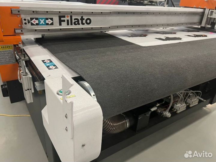 Планшетно-режущий плоттер