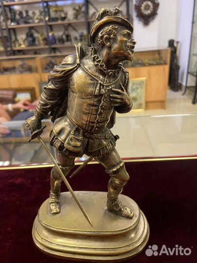 Старинная бронзовая скульптура 