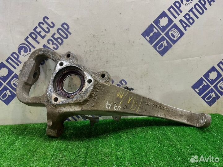 Поворотный кулак передний левый Cadillac Sts седан