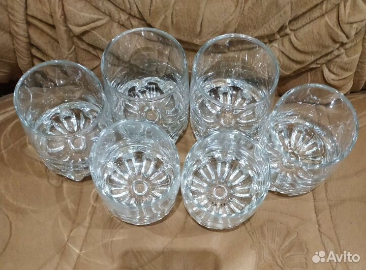 Бокалы, стаканы, стопки