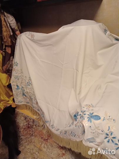 Трёхметровая скатерть с городецкой вышивкой