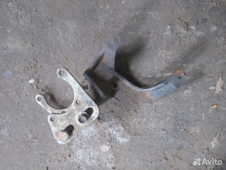 Кронштейн насоса