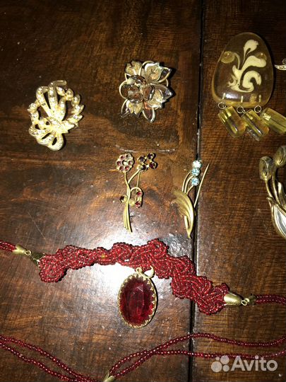 Серьги, броши