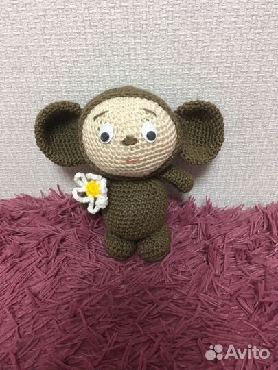 Вязанный чебурашка