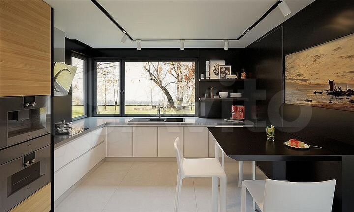 Дом 218 м² на участке 14,4 сот.