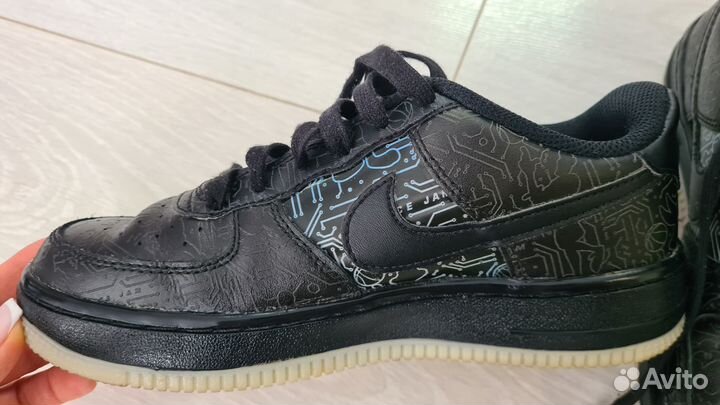 Кроссовки Nike оригинал (светится полошва)