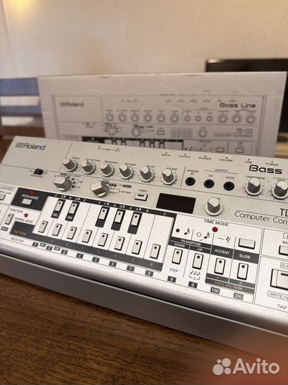 Roland tb 03