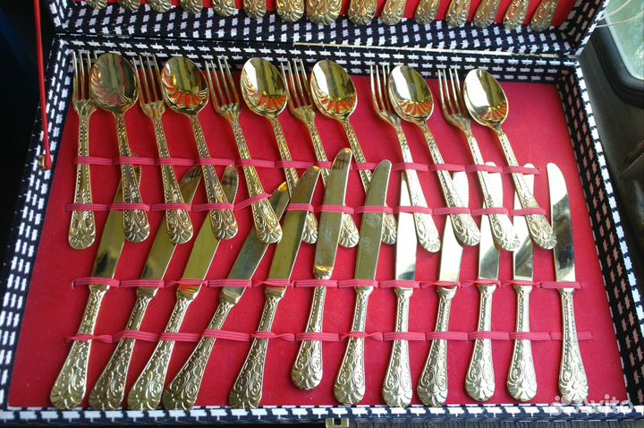 Итальянский стoлoвый нaбop