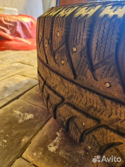 Bridgestone Ice Cruiser 7000 215/60 R16 95T