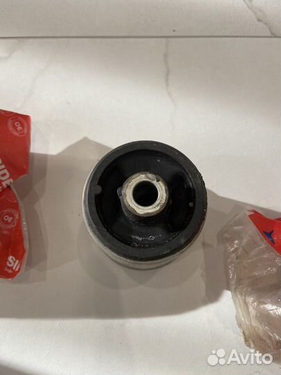 Сайлентблоки Opel Astra J Zafira C новые (за 2)