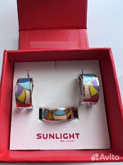 Серьги и кольцо из серебра с эмалью и бриллиантом