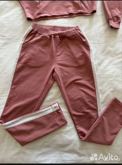 Спортивный костюм женский