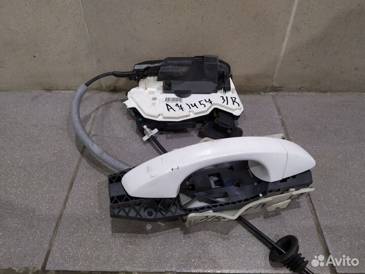 Ручка двери. Замок двери. Шкода октавия А 7