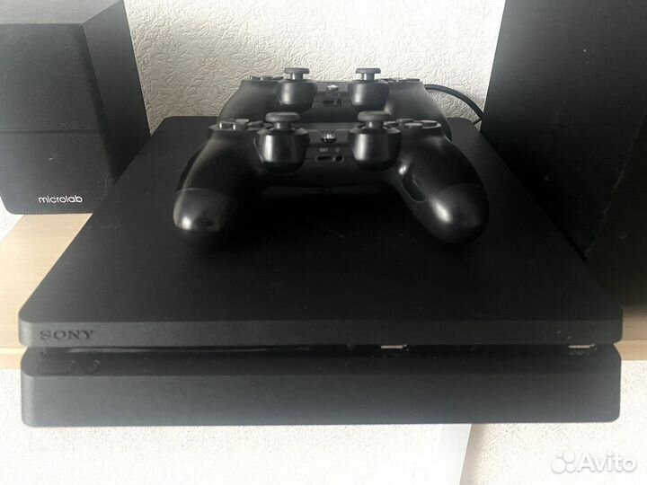 Sony PS4 slim 1tb с 2 геймпадами