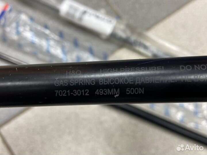 Амортизатор багажника skoda octavia tour 2шт