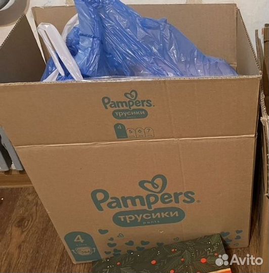 Коробка женских вещей бу