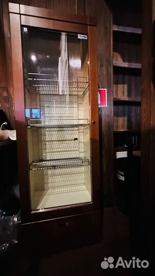 Винный холодильный шкаф