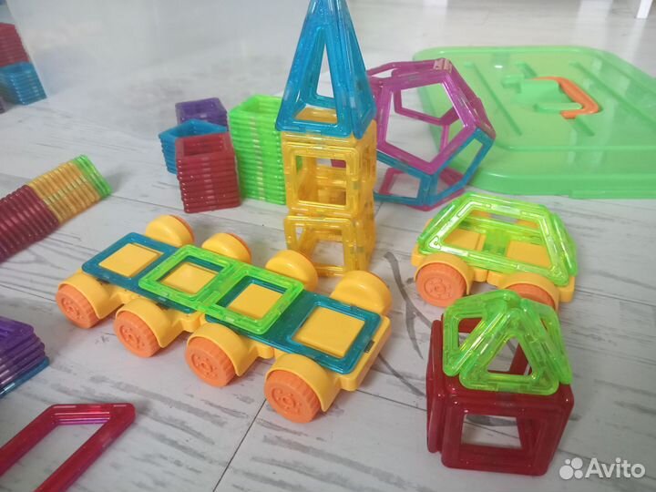 Конструктор магнитный, более 150 детале