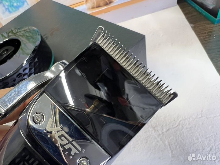 Профессиональная машинка для стрижки волос VGR 682