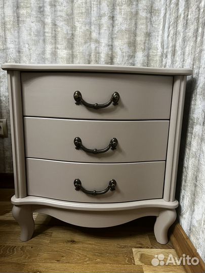 Тумбочка прикроватная