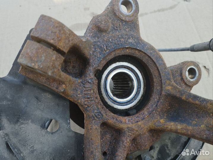 Поворотный кулак передний правый Renault Logan 2