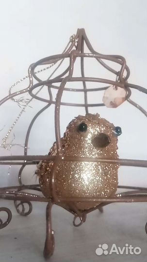 Птица в клетке