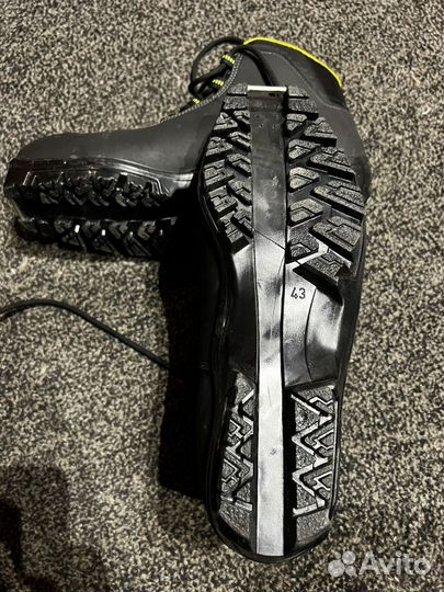 Лыжные ботинки