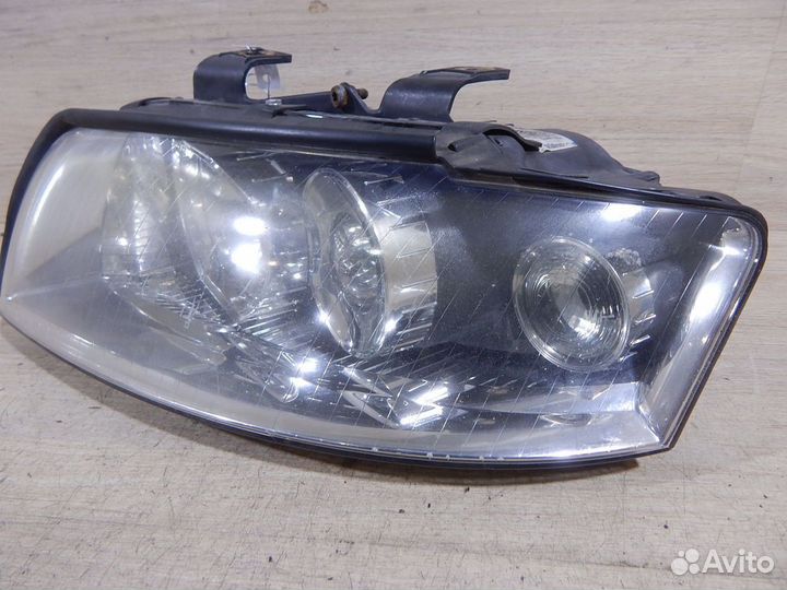Фара левая Audi A4 B6 ксенон в сборе