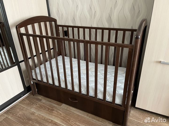 Детская кроватка
