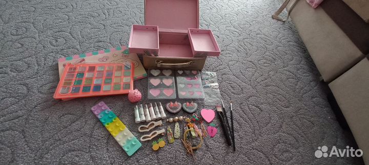 Косметичка с палеткой - чемоданчик для девочки