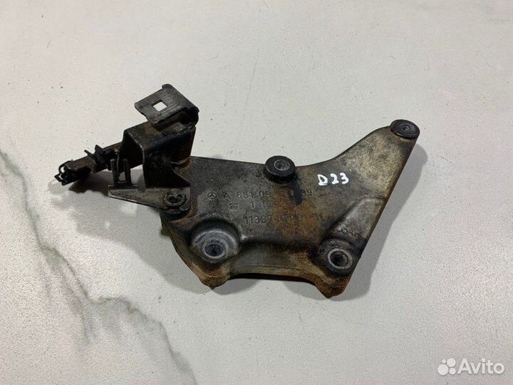 Кронштейн двигателя Mercedes W212 OM651