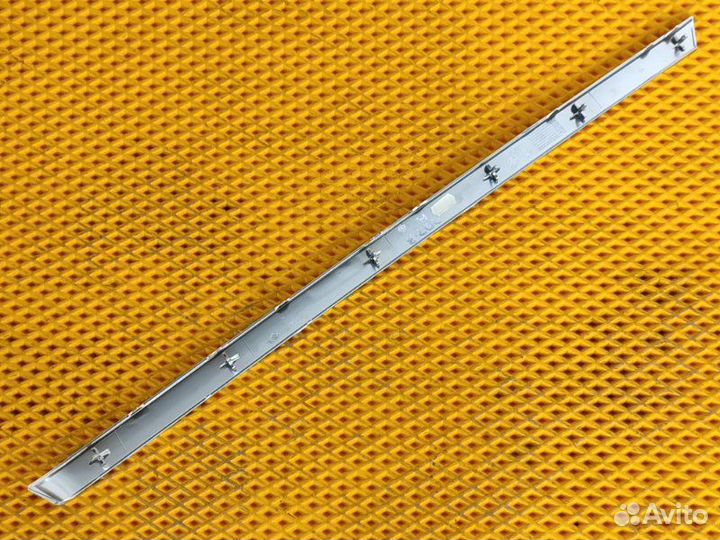 Накладка двери правая Mercedes E W207 3.5 M272