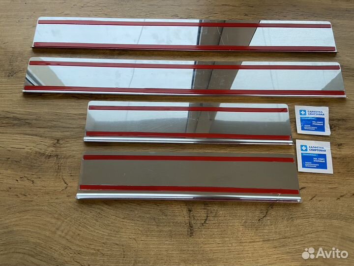 Накладки на пороги Renault Sandero