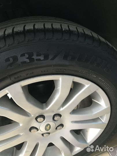 Royal Black Royal Performance 235/60 R18