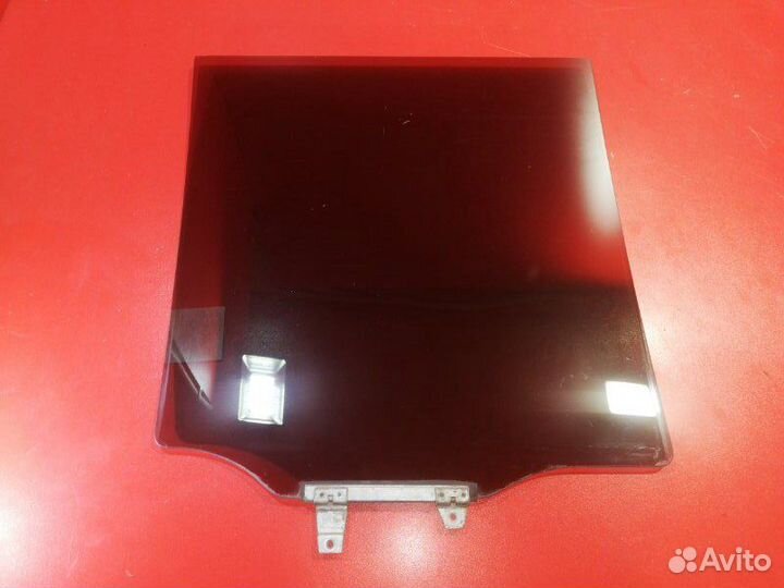 Стекло двери заднее левое Mitsubishi Pajero Io