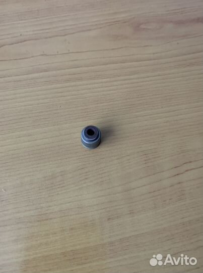 Маслосъёмные колпачки MD302172